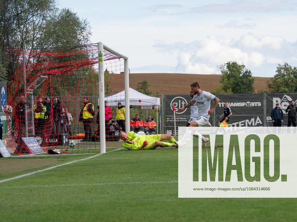 Goal to make it 1–5 by Noah Sarenren Bazee, SV Waldhof Mannheim, 37th minute, goal celebration, Celebration, Joy, Emotion, Team Celebration, Gestures, GER, Soccer, SG Sonnenhof Grossaspach vs. SV Waldhof Mannheim, 3rd Division, Matchday 8, Aspach, 2026–2027 Season, October 10, 2026, GER, soccer, SG Sonnenhof Grossaspach vs. SV Waldhof Mannheim, 3rd Division, Matchday 8, Aspach, 2026–2027 season, October 10, 2026, Aspach