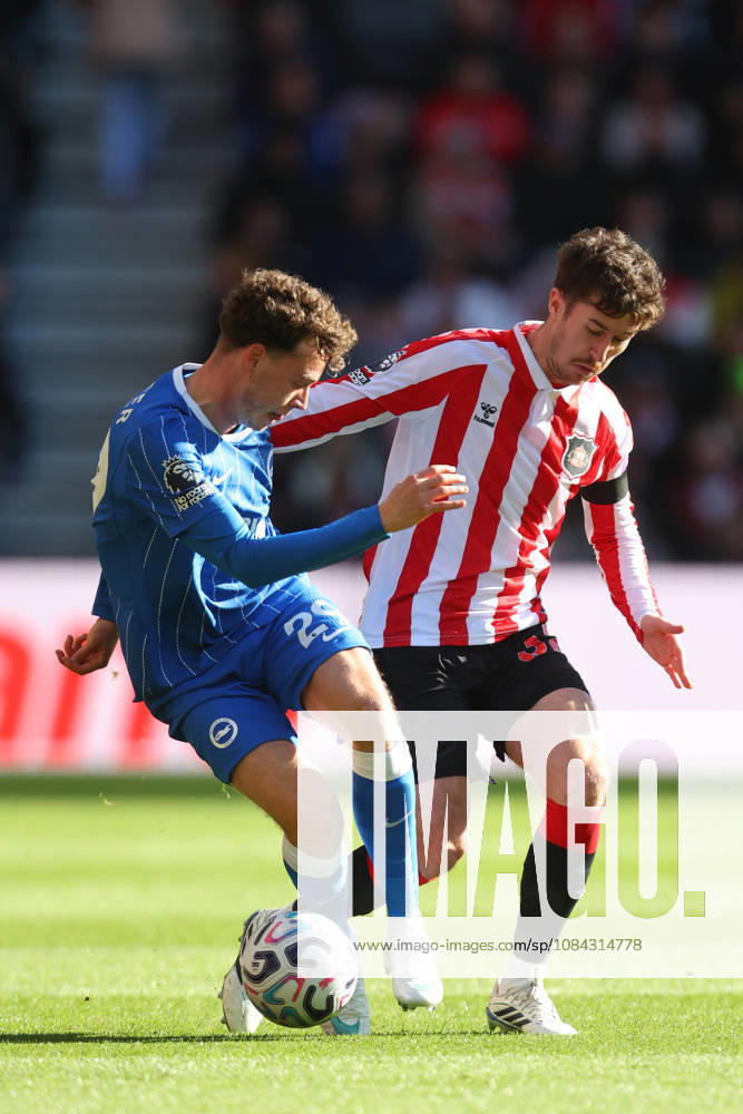 Sunderland v Brighton and Hove Albion - Premier League 2026 27 Maxim De Cuyper of Brighton and Hove Albion and Trai Hume of Sunderland challenge during the Premier League 2026 27 match between Sunderland and Brighton & Hove Albion at Stadium of Light on October 10, 2026 in Sunderland, England. WARNING! This Photograph May Only Be Used For Newspaper And Or Magazine Editorial Purposes. May Not Be Used For Publications Involving 1 player, 1 Club Or 1 Competition Without Written Authorisation From Football DataCo Ltd. For Any Queries, Please Contact Football DataCo Ltd on +44 (0) 207 864 9121 Sunderland Stadium of Light England United Kingdom