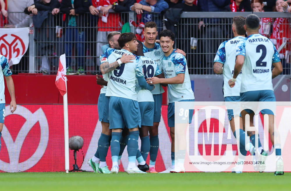 Bundesliga Soccer, 1 FSV Mainz 05 vs. Bayer 04 Leverkusen, from left, goal celebration for the 0–2 goal by Patrik Schick of Bayer 04 Leverkusen, Goal celebration, celebrating the goal. DFL and DFB regulations prohibit any use of photographs as image sequences and or quasi-video.