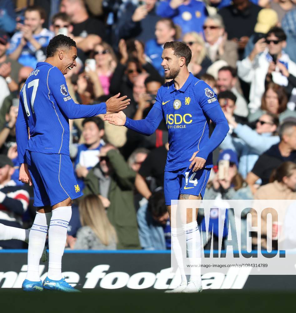 Premier League - Chelsea v AFC Bournemouth LONDON, ENGLAND, OCTOBER 10: GOAL 1-0, Jordan Henderson of Chelsea goal celebration with Morgan Rogers of Chelsea after scoring a goal to make the score 1-0 during The Premier League match between Chelsea v AFC Bournemouth at Stamford Bridge Stadium, London, England, on October 10. (Photo by Daniel Weir) London Stamford Bridge Stadium England