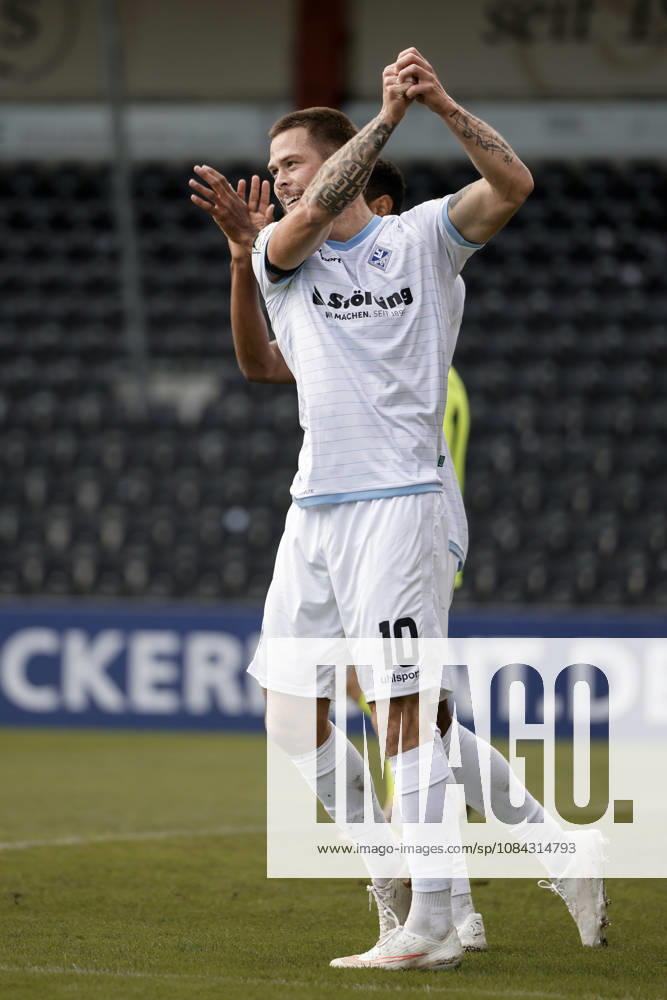 Soccer 3rd Division, SG Sonnenhof Grossaspach vs. SV Waldhof Mannheim: Jubilation over the 1-5 goal by Julian Ulbricht, SV Waldhof Mannheim, 10