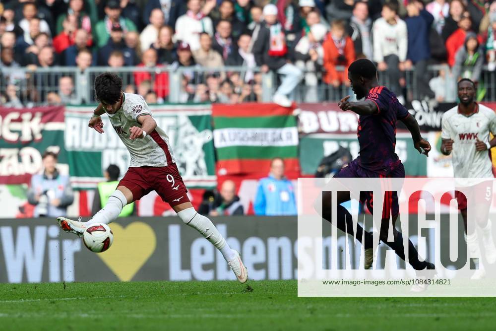 One-on-one, action, featuring Rodrigo Ribeiro (9, FC Augsburg) and Dayot Upamecano (2, FC Bayern Munich), FC Augsburg vs. FC Bayern Munich, soccer, Bundesliga 1, Matchday 5, October 10, 2026. DFB and DFL regulations prohibit any use of photographs as image sequences and or quasi-video. Augsburg, Bayern, Germany