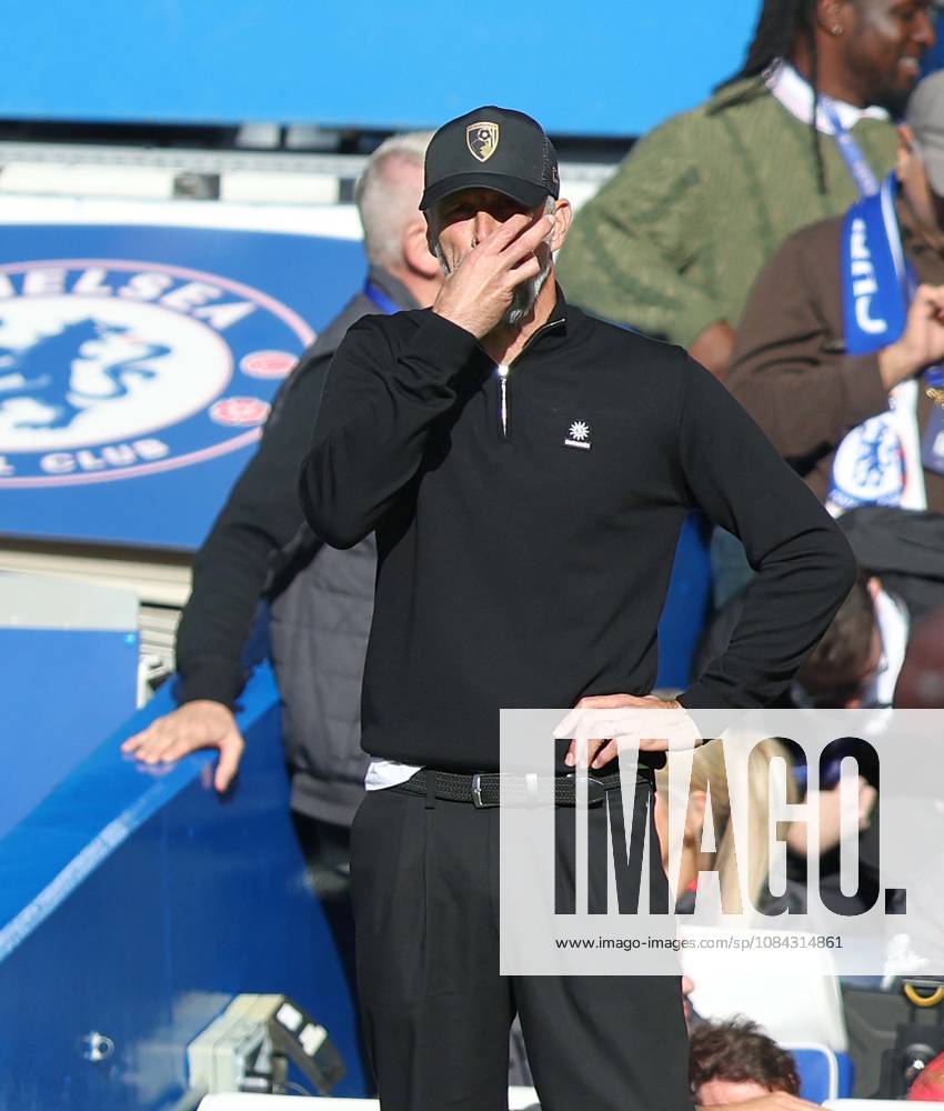 Premier League - Chelsea v AFC Bournemouth LONDON, ENGLAND, OCTOBER 10: Marco Rose Manager of AFC Bournemouth looks disappointed & dejected during The Premier League match between Chelsea v AFC Bournemouth at Stamford Bridge Stadium, London, England, on October 10. (Photo by Daniel Weir) London Stamford Bridge Stadium England