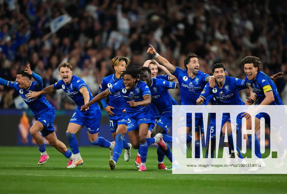 AUSTRALIA CUP SOUTH MELBOURNE VICTORY, South Melbourne FC celebrate as they win the match after a penalty shoot-out during the Australia Cup final match between South Melbourne FC and Melbourne Victory FC at AAMI Park in Melbourne, Saturday, October 10, 2026. ( NO ARCHIVING, MELBOURNE VICTORIA Australia