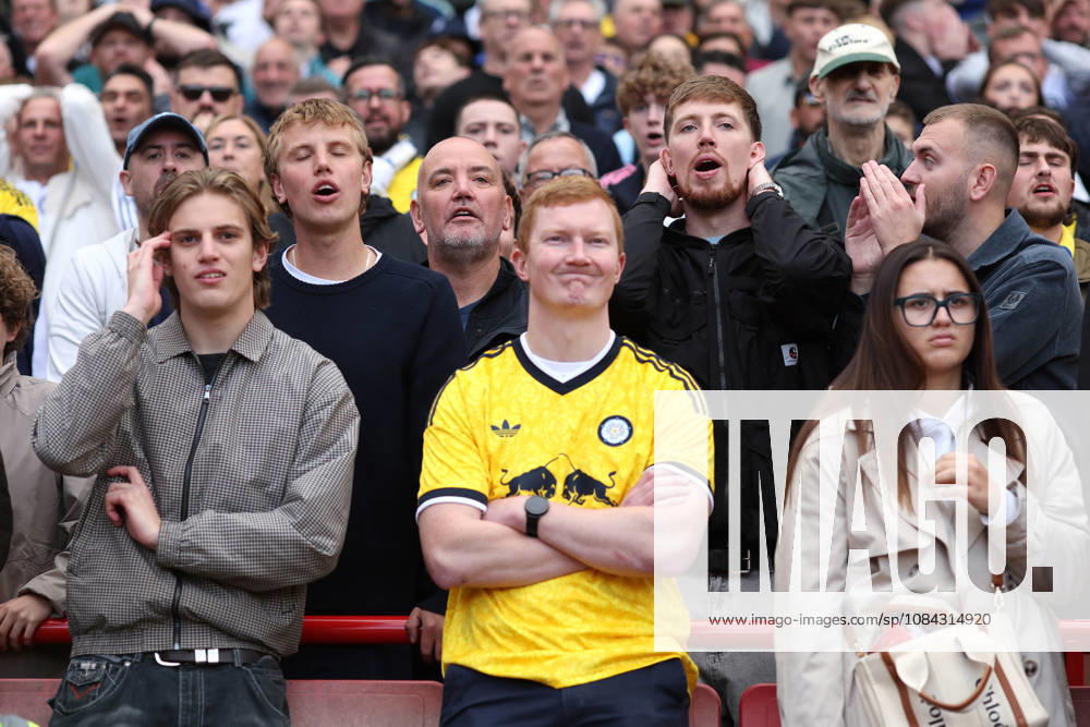 Arsenal gegen Leeds United, 10. Oktober 2026, London, Premier League, Fußball, Arsenal gegen Leeds United, Leeds-United-Fans, Foto: Charlotte Wilson, Offside, London, Großbritannien
