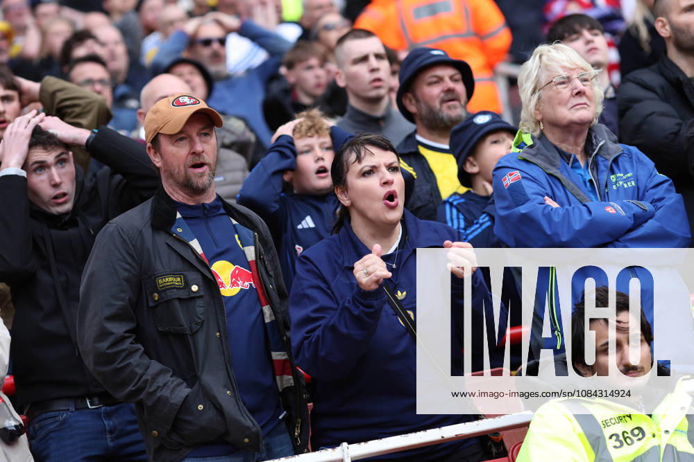 Arsenal gegen Leeds United, 10. Oktober 2026, London, Premier League, Fußball, Arsenal gegen Leeds United, Leeds-United-Fans, Foto: Charlotte Wilson, Offside, London, Großbritannien