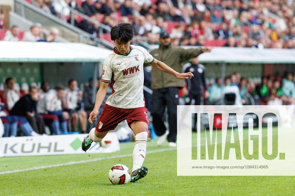 Young Woo Seol 7, FC Augsburg during the match between FC Augsburg and FC Bayern Munich, Soccer, Men s, Bundesliga, 2026–2027, Matchday 5 on October 10, 2026, in Augsburg, WWK ARENA. DFL and DFB regulations prohibit any use of photographs as image sequences and or quasi-video. Bayern, Germany