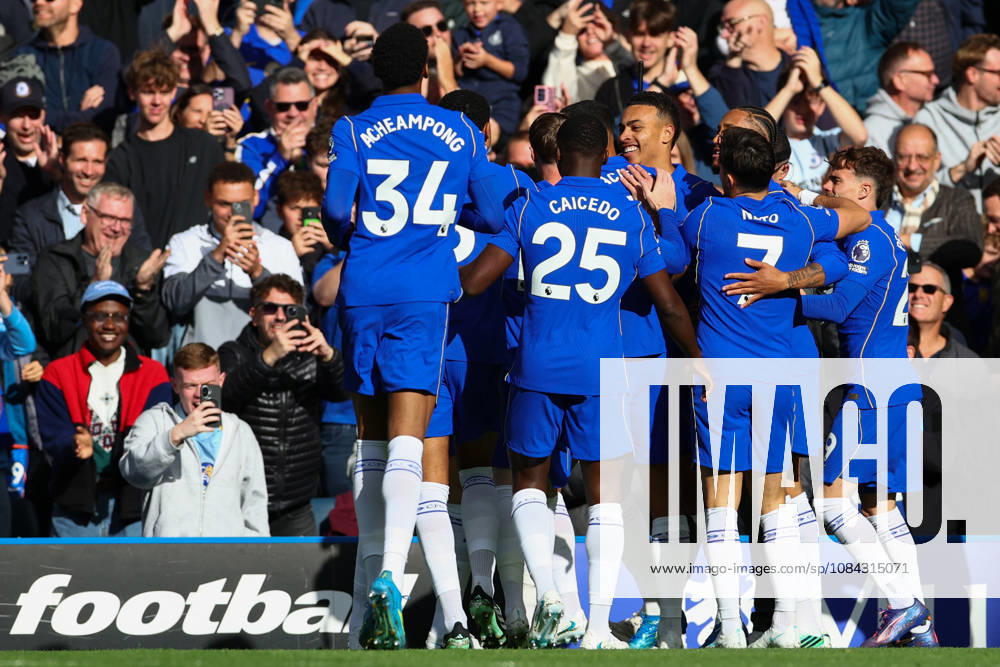 Premier League: Chelsea v AFC Bournemouth LONDON, UK - 10th Oct 2026: Morgan Rogers of Chelsea celebrates scoring his side s second goal with team mates during the Premier League match between Chelsea FC and AFC Bournemouth at Stamford Bridge London Stamford Bridge England United Kingdom
