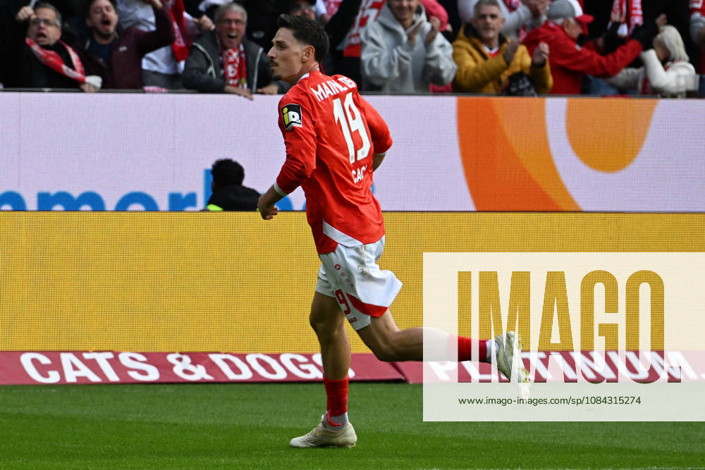 Soccer 1 Bundesliga, FSV Mainz 05 vs. Bayer 04 Leverkusen: Goal celebration after Anthony Caci’s goal for FSV Mainz 05 (2–2). DFL and DFB regulations prohibit any use of photographs as image sequences and or quasi-videoEO Mainz