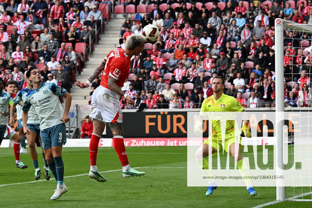 Soccer 1st Bundesliga, FSV Mainz 05 vs. Bayer 04 Leverkusen, referee Philipp Tietz; FSV Mainz 05, Mark Flekken; Bayer 04 Leverkusen; DFL; DFB. REGULATIONS PROHIBIT ANY USE OF PHOTOGRAPHS AS IMAGE SEQUENCES AND OR QUASI-VIDEO. Mainz