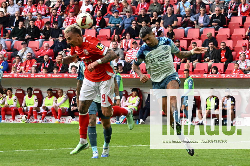 Soccer, Bundesliga 1, FSV Mainz 05 vs. Bayer 04 Leverkusen, referee: Philipp Tietz, FSV Mainz 05. DFL and DFB regulations prohibit any use of photographs as image sequences and or quasi-video. Mainz