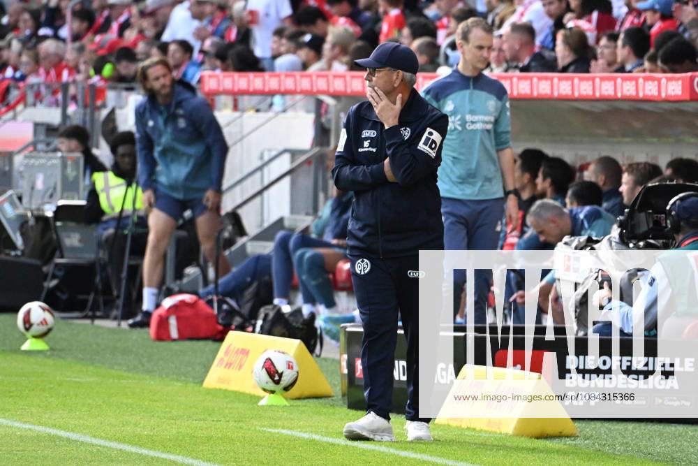 Soccer 1 Bundesliga, FSV Mainz 05 vs. Bayer 04 Leverkusen – Coach Urs Fischer, FSV Mainz 05. DFL and DFB regulations prohibit any use of photographs as image sequences and or quasi-video. Mainz