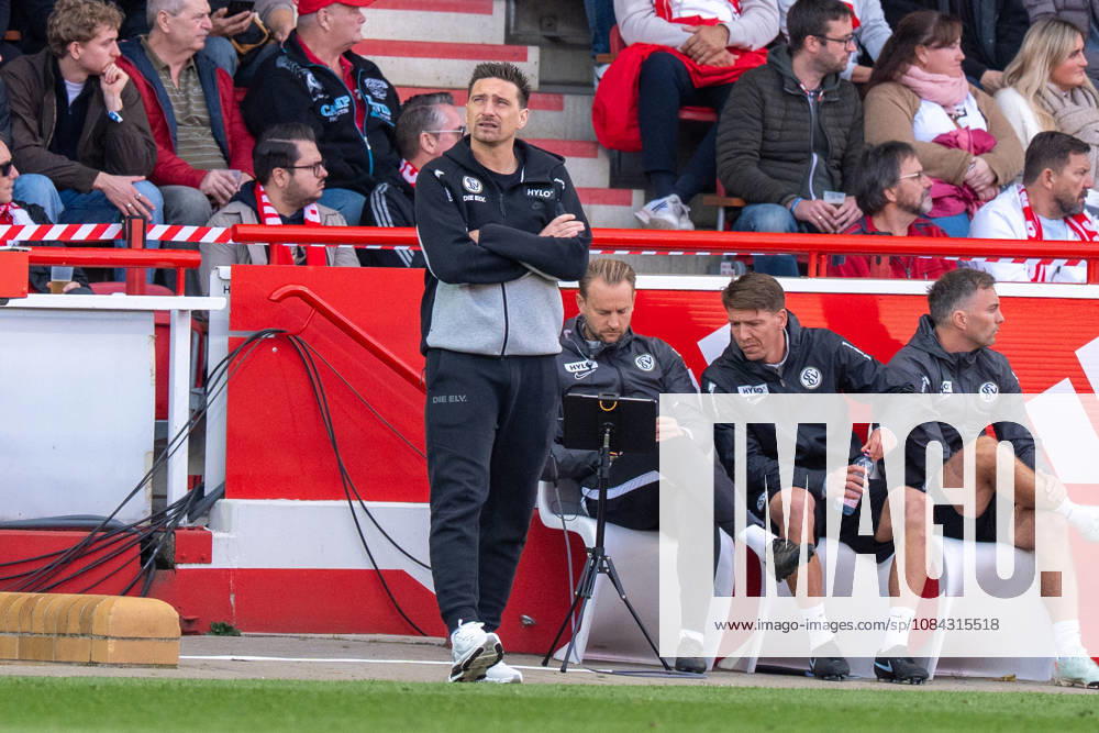 German Soccer 1st Bundesliga, Matchday 5, 2026–2027, 1. FC Union Berlin vs. SV Elversberg on October 10, 2026, at the Stadion An der Alten Försterei in Berlin; Vincent Wagner, SV Elversberg coach, on the sidelines