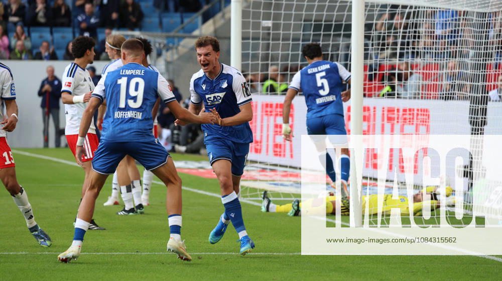 Soccer, Bundesliga 1, TSG 1899 Hoffenheim vs. Hamburger SV: Goal celebration after Fisnik Asllani’s goal (1–1) for TSG 1899 Hoffenheim. DFL and DFB regulations prohibit any use of photographs as image sequences and or QUASI-VIDEO Sinsheim