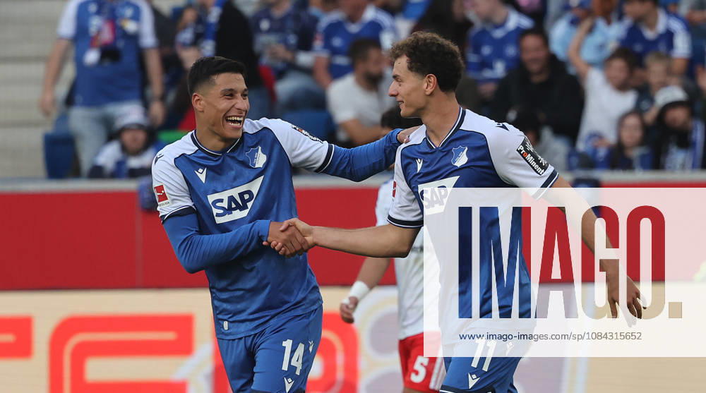 Sinsheim, Bundesliga soccer: TSG 1899 Hoffenheim vs. Hamburger SV, Hoffenheim celebrating, from left: Adam Daghin, Fisnik Asllani