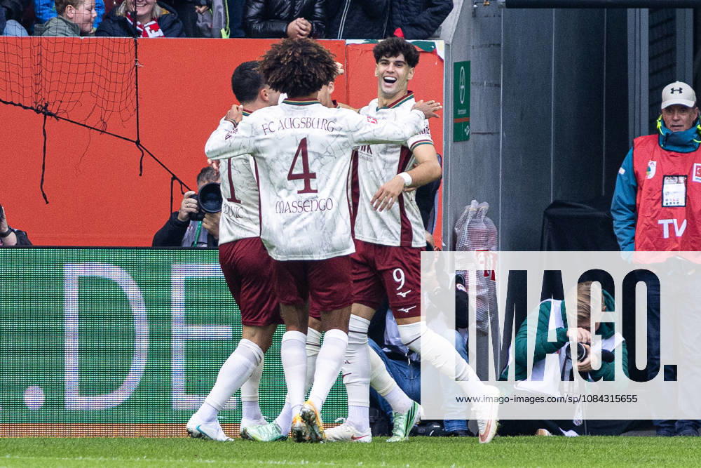 Germany: FC Augsburg vs. FC Bayern Munich, Bundesliga 1, Matchday 5, 2026–27 Season, WWK Arena Augsburg; FC Augsburg celebrates after a goal by Robin Fellhauer, FC Augsburg, 19, Augsburg, WWK Arena, Bayern, Germany