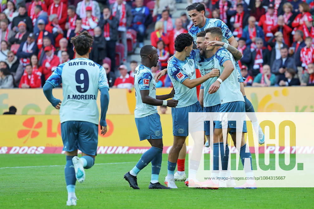 Mainz, Germany, October 10, 2026, Bundesliga 1 2026–2027, Matchday 5, FSV Mainz 05 vs. Bayer 04 Leverkusen. Pictured: Goal scorer Robert Andrich (B04, third from left) celebrates his goal to make it 0–1. DFL regulations prohibit any use of photographs as image sequences and or quasi-video. Mewa Arena, Rhineland-Palatinate