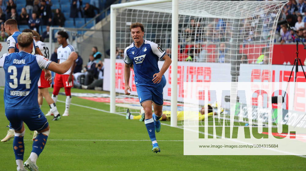 Soccer, Bundesliga 1, TSG 1899 Hoffenheim vs. Hamburger SV: Goal celebration after Fisnik Asllani’s goal (1–1) for TSG 1899 Hoffenheim. DFL and DFB regulations prohibit any use of photographs as image sequences and or QUASI-VIDEO Sinsheim