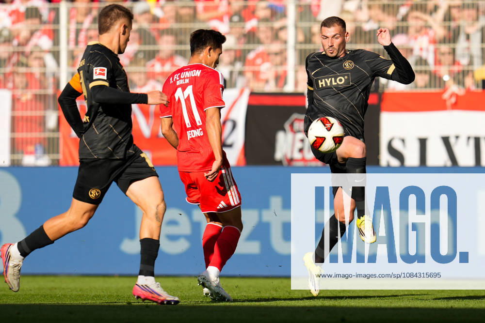 Luca Sirch, SV Elversberg, 26, on the ball (GER), 1. FC Union Berlin vs. SV Elversberg, Bundesliga 1, Matchday 5, 2026–27 season, Stadion An der Alten Foersterei, Berlin, October 10, 2026 DFL regulations prohibit any use of photographs as image sequences and or quasi-video 1. FC Union Berlin vs. SV Elversberg, 1st Bundesliga, Matchday 5, 2026–27 Season, October 10, 2026, Berlin