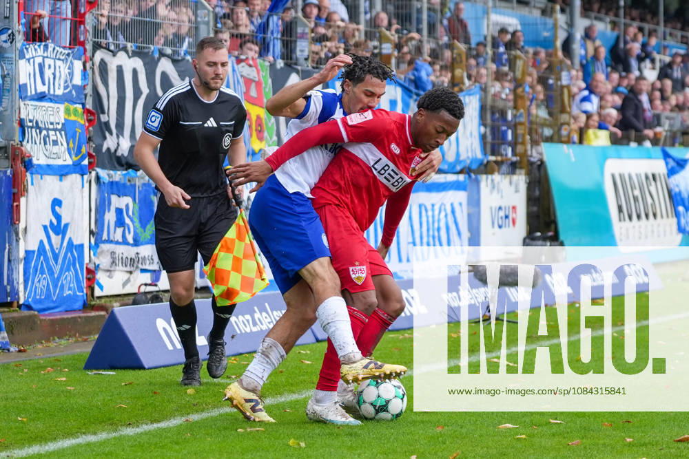 German Soccer, 3rd Division, Matchday 8, Hänsch Arena, Meppen, Emsland, Lower Saxony, SV Meppen vs. VfB Stuttgart U21, VfB Stuttgart II s Niclas Nadj and SV Meppen s No. 40 go for the ball