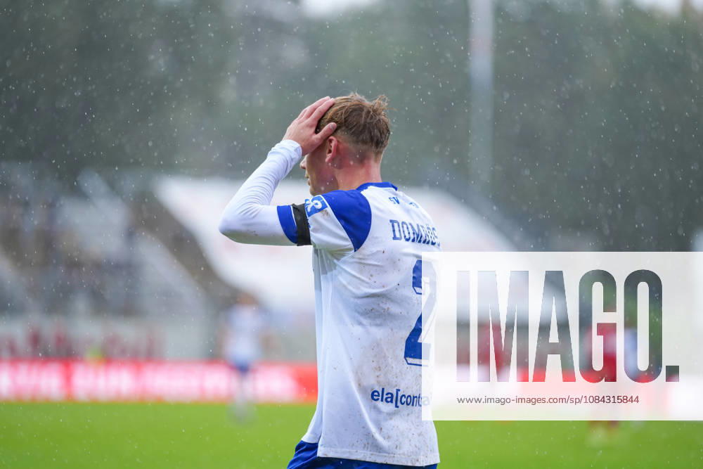 German Soccer, 3rd Division, Matchday 8, Hänsch Arena, Meppen, Emsland, Lower Saxony, SV Meppen vs. VfB Stuttgart U21, VfB Stuttgart II s Dominique Domröse and SV Meppen s No. 2 clutch their heads in disappointment