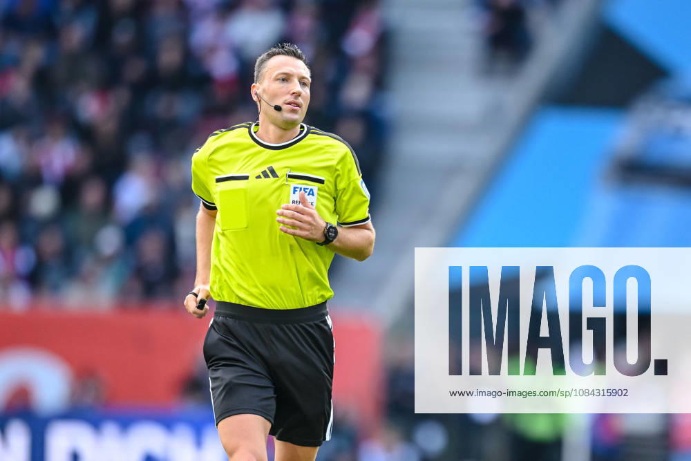 Referee Sven Jablonski looks on during the Bundesliga 1 match between FC Augsburg and FC Bayern Munich, WWK Arena on October 10, 2026, in Augsburg, Germany. Photo by Harry Langer, DeFodi Images. Referee Sven Jablonski looks on during the Bundesliga match between FC Augsburg and FC Bayern Munich at WWK Arena on October 10, 2026, in Augsburg, Germany. Photo by Harry Langer, DeFodi Images. DFB and DFL regulations prohibit any use of photographs as image sequences and or quasi-video. Photo by Harry Langer, DeFodi Images. DFB and DFL regulations prohibit any use of photographs as imSEQUENCES AND OR QUASI-VIDEO