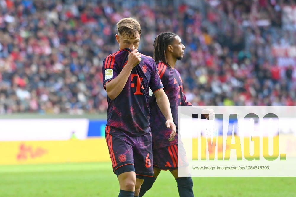 Joshua KIMMICH Bayern Munich, Michael OLISE Bayern Munich, disappointment, frustration, disappointed, frustrated, dejected, Soccer, Bundesliga Season 2026–2027, Matchday 5, Matchday 05, FC Augsburg vs. FC Bayern Munich on October 10, 2026, WWK ARENA