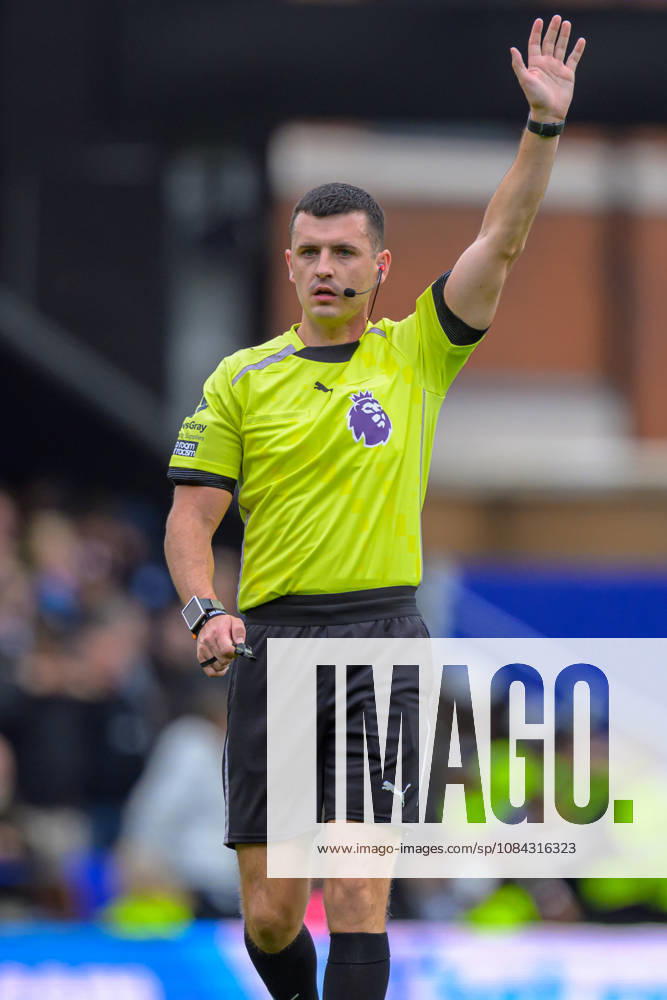 IPSWICH, ENGLAND OCTOBER 10 - Referee Lewis Smith during the Premier League game between Ipswich Town and Fulham at Portman Road on October 10, 2026 in Ipswich, England. (Photo by Keeran Marquis Sports Press Photo)