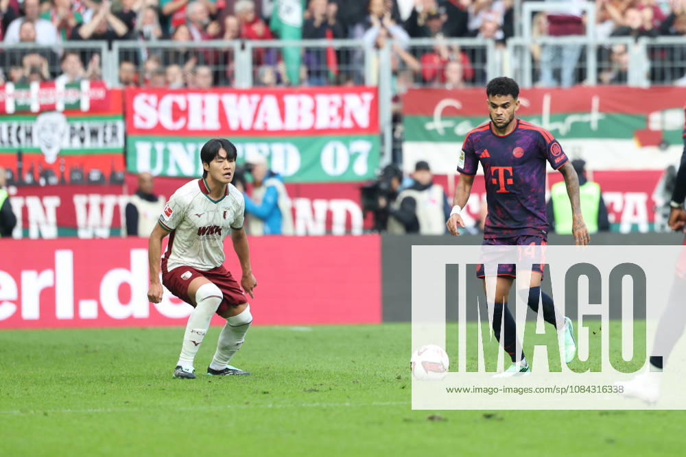 Luis Diaz, FC Bayern Munich, No. 14, with the ball, alongside Youngwoo Seol, FC Augsburg, No. 07, GER, FC Augsburg vs. FC Bayern Munich, Soccer, Bundesliga, Matchday 5, 2026–2027 Season, October 10, 2026, DFL and DFB regulations prohibit any use of photographs as image sequences and or quasi-video, GER, FC Augsburg vs. FC Bayern Munich, soccer, Bundesliga, Matchday 5, 2026–2027 season, October 10, 2026, Augsburg