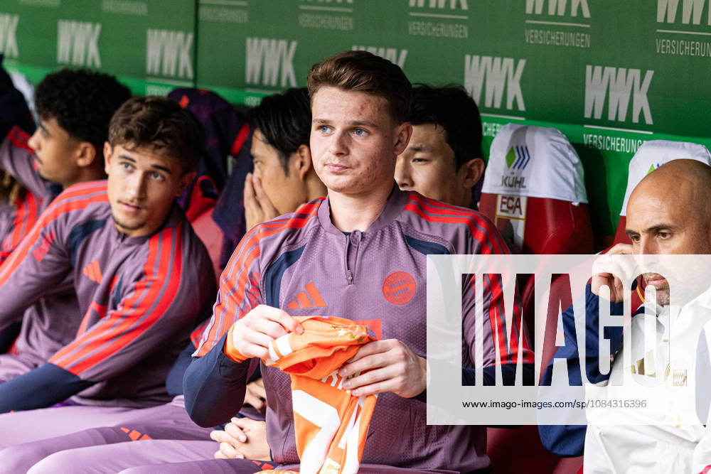 Germany: FC Augsburg vs. FC Bayern Munich, Bundesliga 1, Matchday 5, 2026–27 Season, WWK Arena, Augsburg; Jonas Urbig, FC Bayern Munich, No. 40 on the bench; Augsburg, WWK Arena, Bayern, Germany