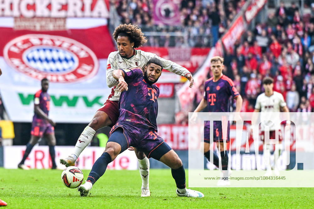 GER, Soccer, Men s, 1. Bundesliga, Matchday 5, FC Augsburg vs. FC Bayern Munich; Han Noah Massengo (FC Augsburg), 4, outshines Ismael Saibari (Bayern Munich), 34; Augsburg WWK Arena, Bayern, Germany
