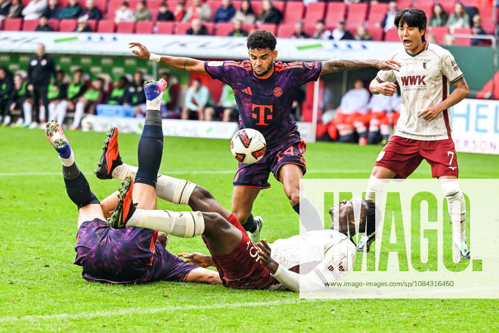 GER, Soccer, Men s, Bundesliga 1, Matchday 5, FC Augsburg vs. FC Bayern Munich: Luis Diaz (Bayern Munich), 14, in possession; Harry Kane (Bayern Munich), 9; and Juma Bah (FC Augsburg), 35, lying on their backs after a battle for the ball at the WWK Arena in Augsburg, Bavaria, Germany