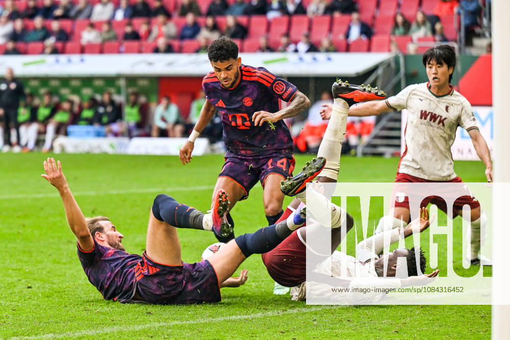 GER, Soccer, Men s, Bundesliga 1, Matchday 5, FC Augsburg vs. FC Bayern Munich: Luis Diaz (Bayern Munich), 14, in possession; Harry Kane (Bayern Munich), 9; and Juma Bah (FC Augsburg), 35, lying on their backs after a battle for the ball at the WWK Arena in Augsburg, Bavaria, Germany