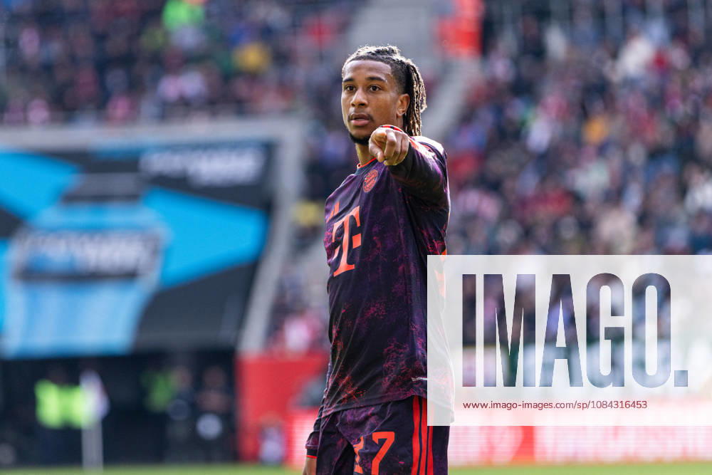 Germany: FC Augsburg vs. FC Bayern Munich, Bundesliga 1, Matchday 5, 2026–27 Season, WWK Arena, Augsburg; Michael Olise, FC Bayern Munich, age 17, pointing at something; portrait photo, portrait, single shot, portrait, Augsburg, WWK Arena, Bayern, Germany