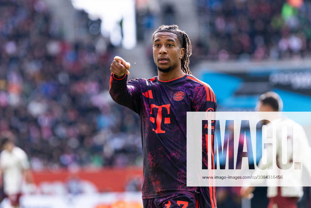 Germany: FC Augsburg vs. FC Bayern Munich, Bundesliga 1, Matchday 5, 2026–27 Season, WWK Arena, Augsburg; Michael Olise, FC Bayern Munich, age 17, pointing at something; portrait photo, portrait, single shot, portrait, Augsburg, WWK Arena, Bayern, Germany