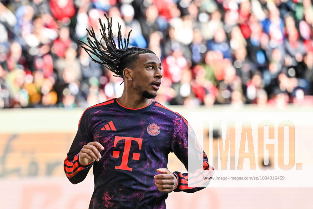 GER, Soccer, Men s, 1. Bundesliga, Matchday 5, FC Augsburg vs. FC Bayern Munich Michael Olise Bayern Munich, 17—it s hair-raising Augsburg WWK Arena Bayern Germany