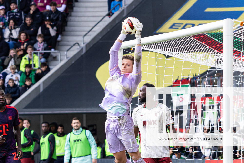 Germany: FC Augsburg vs. FC Bayern Munich, Bundesliga 1, Matchday 5, 2026–27 Season, WWK Arena, Augsburg; Finn Dahmen, FC Augsburg, 1, catches the ball; Augsburg WWK Arena; Bayern; Germany