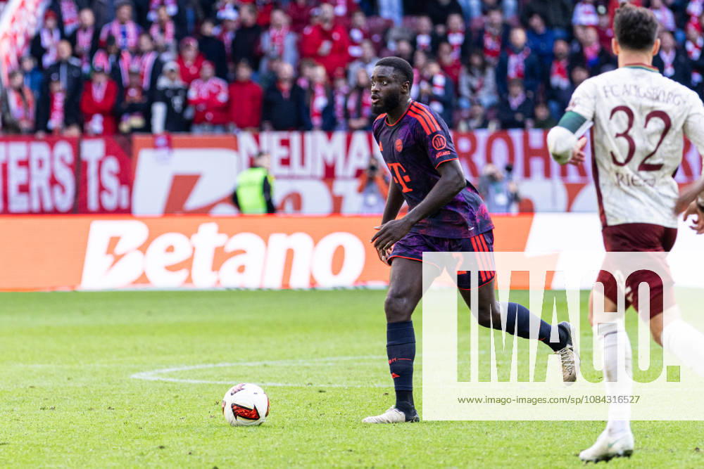 Germany: FC Augsburg vs. FC Bayern Munich, Bundesliga 1, Matchday 5, 2026–27 Season, WWK Arena, Augsburg; Dayot Upamecano, FC Bayern Munich, 2 on the ball, Augsburg, WWK Arena, Bayern, Germany