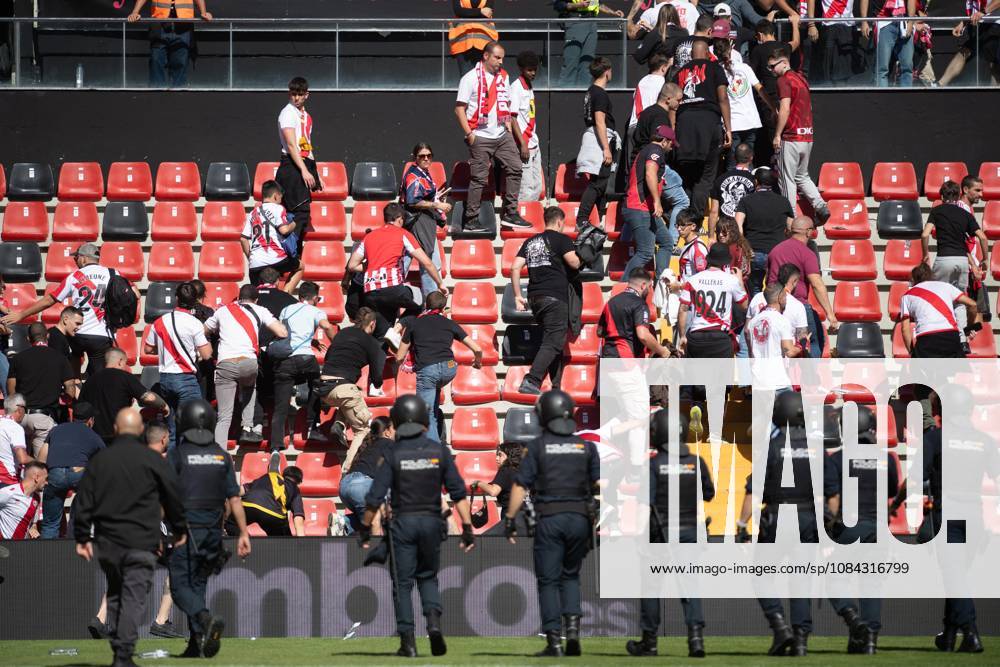 ESP LaLiga EA Sports Rayo Vallecano vs. Athletic Club The National Police cleared Rayo Vallecano fans from the stadium following the suspension of the LaLiga EA Sports match between Rayo Vallecano and Athletic Club, played at Vallecas Stadium in Madrid on October 10, 2026, in Spain. Spain Soccer