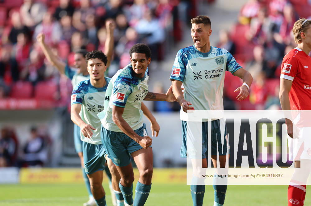 Bundesliga, 1. FSV Mainz 05 vs. Bayer 04 Leverkusen, from left, goal celebration for the 2-3 goal by Jarell Quansah of Bayer 04 Leverkusen, Patrik Schick, Bayer 04 Leverkusen, goal celebration, celebrating the goal. DFL and DFB regulations prohibit any use of photographs as image sequences and or quasi-video.