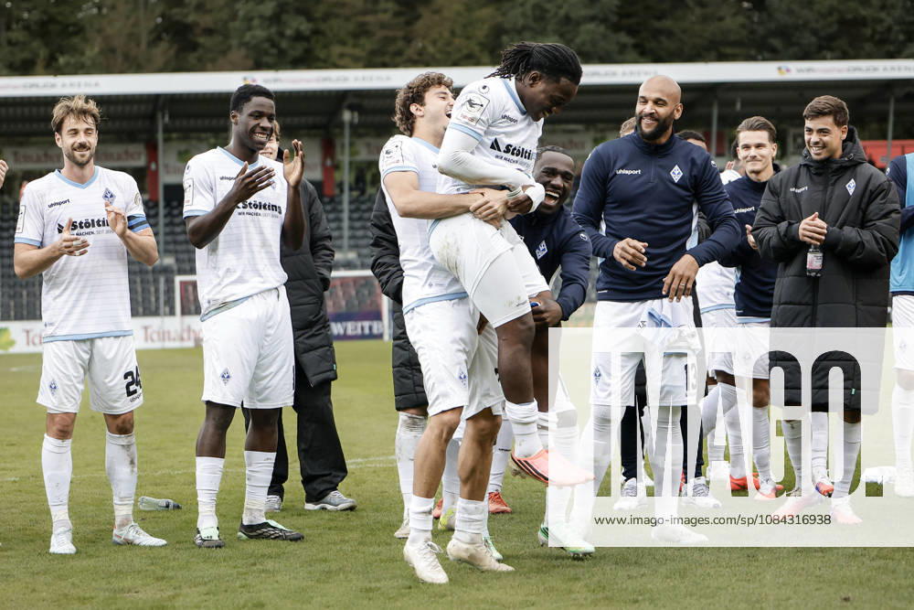 Soccer 3rd Division, SG Sonnenhof Grossaspach vs. SV Waldhof Mannheim – Celebrating with the fans after the game, Nolan Muteba of SV Waldhof Mannheim, No. 29, takes center stage during the celebration