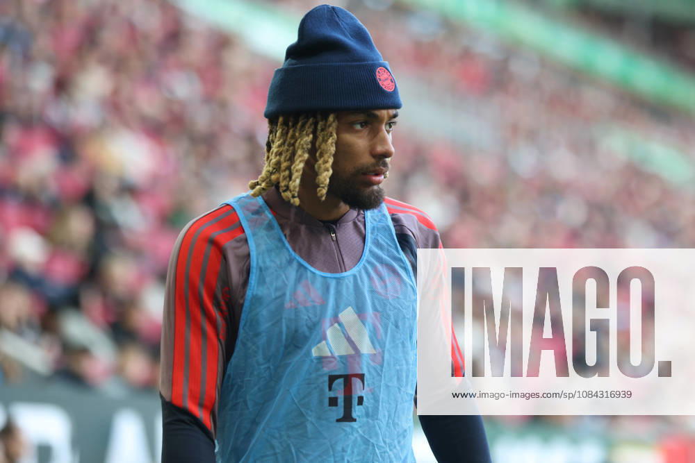 Sacha Boey, FC Bayern Munich, 23, GER, FC Augsburg vs. FC Bayern Munich, Soccer, Bundesliga, Matchday 5, 2026–2027 Season, October 10, 2026, DFL and DFB regulations prohibit any use of photographs as image sequences and or quasi-video, GER, FC Augsburg vs. FC Bayern Munich, Soccer, Bundesliga, Matchday 5, 2026–2027 season, October 10, 2026, Augsburg