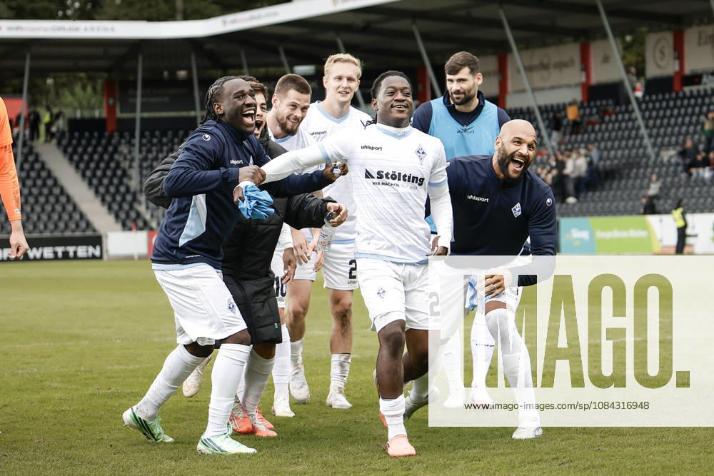 Soccer 3rd Division, SG Sonnenhof Grossaspach vs. SV Waldhof Mannheim – Celebrating with the fans after the game, Nolan Muteba of SV Waldhof Mannheim, No. 29, takes center stage during the celebration