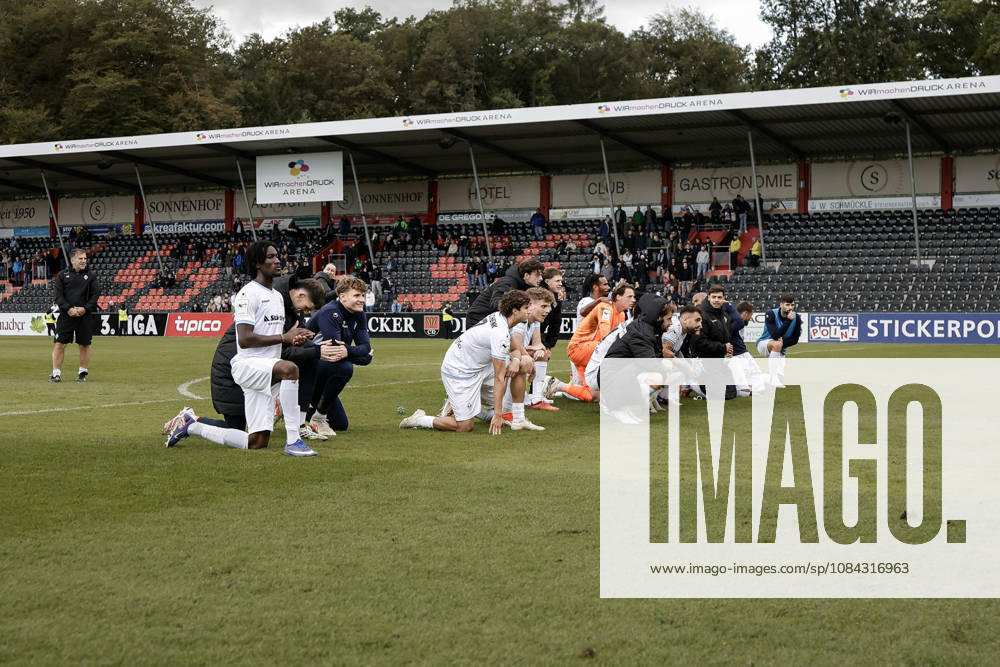 Soccer 3rd Division, SG Sonnenhof Grossaspach vs. SV Waldhof Mannheim – Celebrating with the fans after the game,