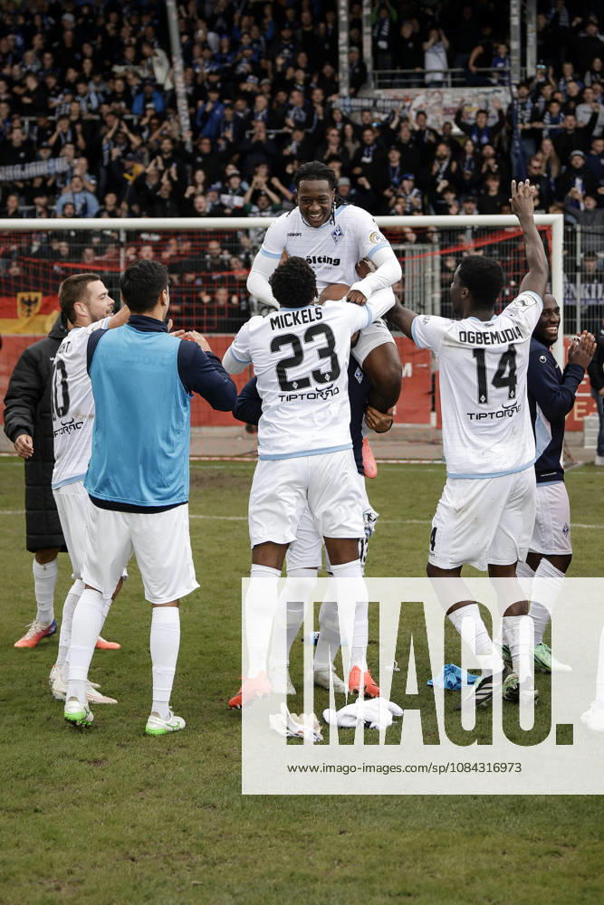 Soccer 3rd Division, SG Sonnenhof Grossaspach vs. SV Waldhof Mannheim – Celebrating with the fans after the game, Nolan Muteba of SV Waldhof Mannheim, No. 29, takes center stage during the celebration