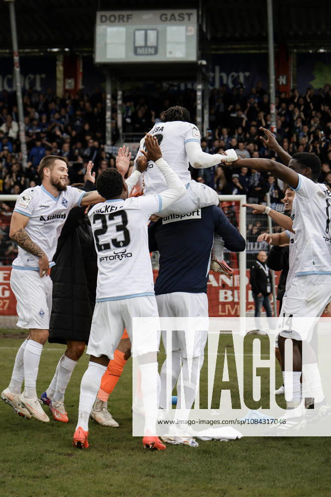 Soccer 3rd Division, SG Sonnenhof Grossaspach vs. SV Waldhof Mannheim – Celebrating with the fans after the game, Nolan Muteba of SV Waldhof Mannheim, No. 29, takes center stage during the celebration