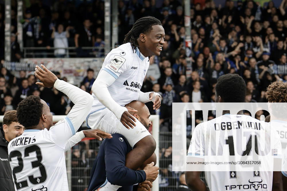 Soccer 3rd Division, SG Sonnenhof Grossaspach vs. SV Waldhof Mannheim – Celebrating with the fans after the game, Nolan Muteba of SV Waldhof Mannheim, No. 29, takes center stage during the celebration