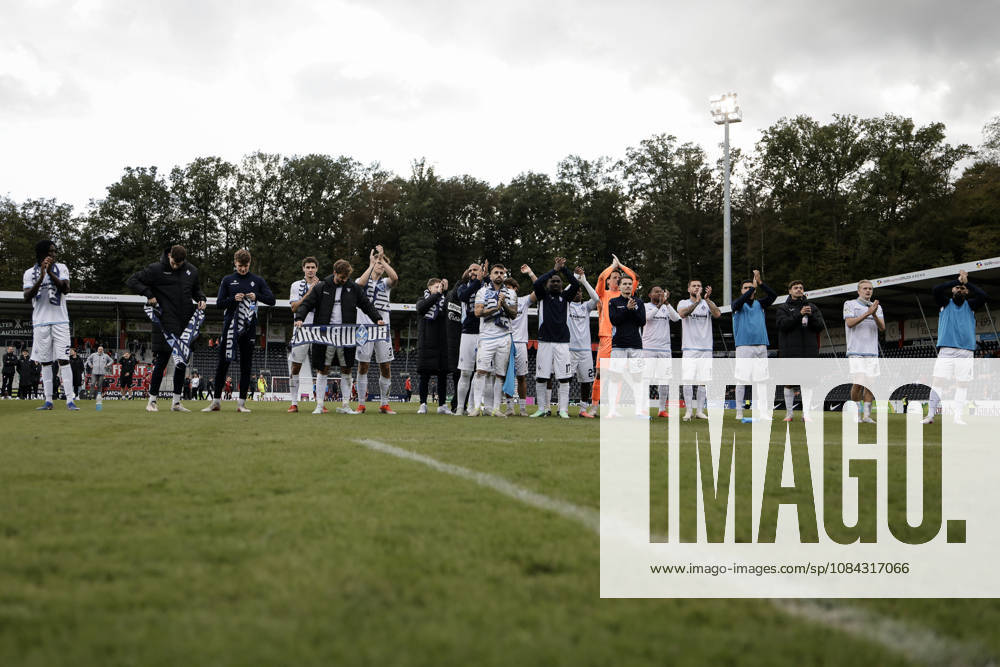 Soccer 3rd Division, SG Sonnenhof Grossaspach vs. SV Waldhof Mannheim – Celebrating with the fans after the game