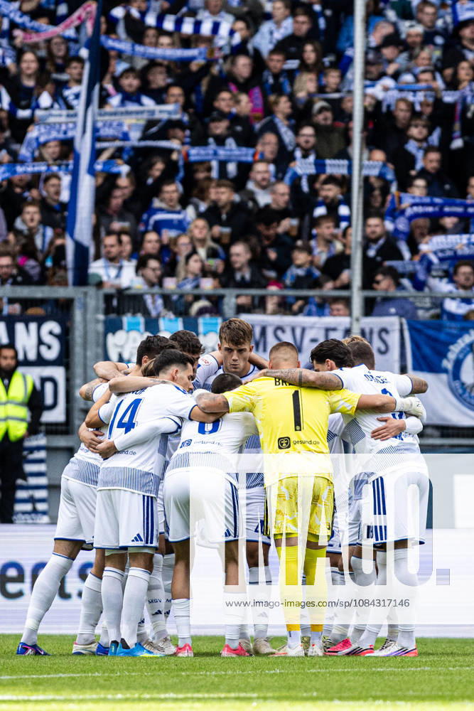 3rd Division: MSV Duisburg vs. TSG Hoffenheim II, October 10, 2026; MSV Duisburg in the team circle until kickoff; 3rd Division, Matchday 8: MSV Duisburg vs. TSG Hoffenheim II at Schauinsland Reisen Arena, Duisburg, October 10, 2026 DFB regulations prohibit any use of photographs as image sequences and or quasi-video