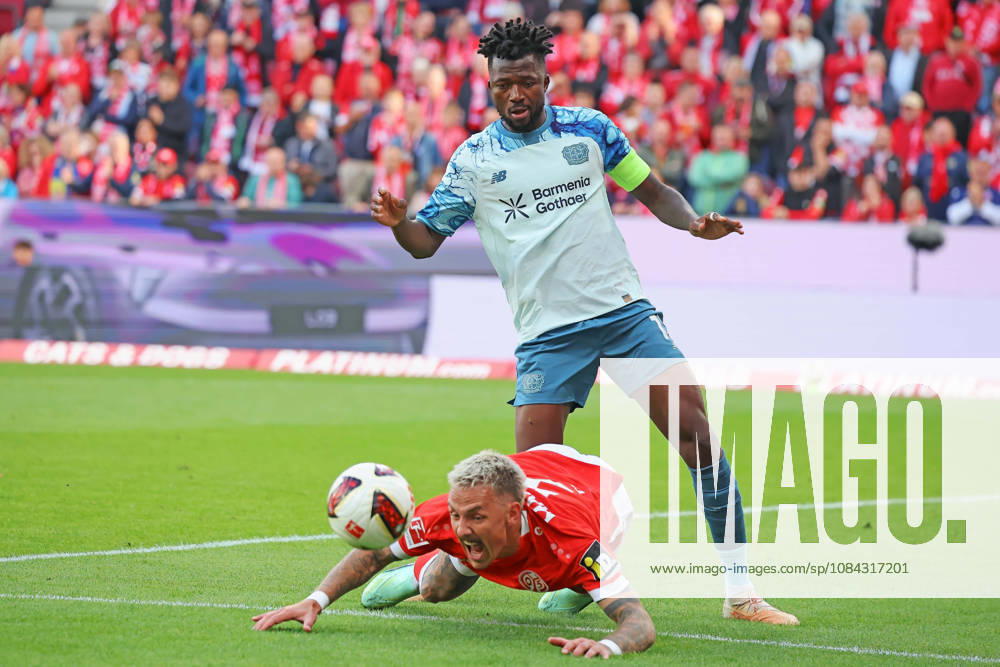 Mainz, Germany, October 10, 2026, Bundesliga 1 2026–2027, Matchday 5: FSV Mainz 05 vs. Bayer 04 Leverkusen. Pictured, from left, in a tackle: Phillip Tietz (M05) vs. Edmond Tapsoba (B04). DFL regulations prohibit any use of photographs as image sequences and or quasi-video Mewa Arena, Rhineland-Palatinate